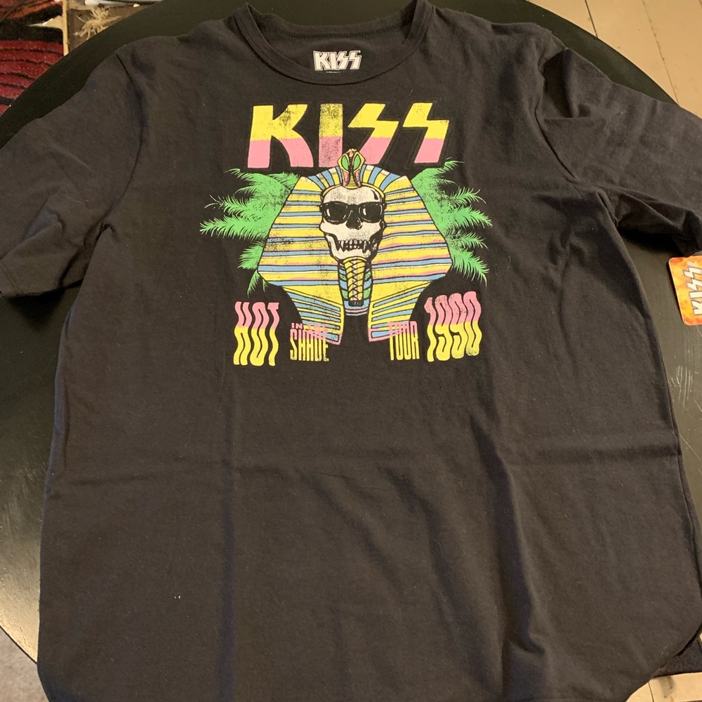 KISS “In The Shade Tour” Graphic T-Shirt  Brand New w/ Tags Sz: S/M